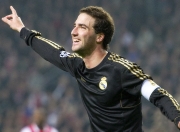 九游APP-乔治惊艳四座，马刺团队篮球完胜新疆，诠释现代篮球真谛